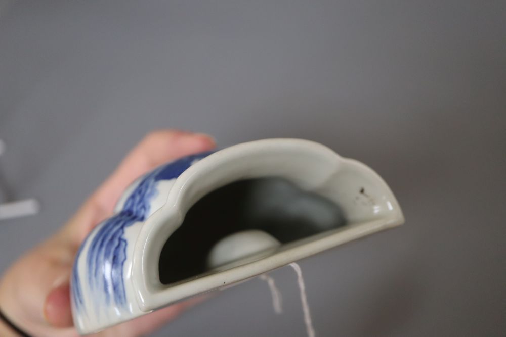 A Chinese blue and white wall pocket, length 12cm